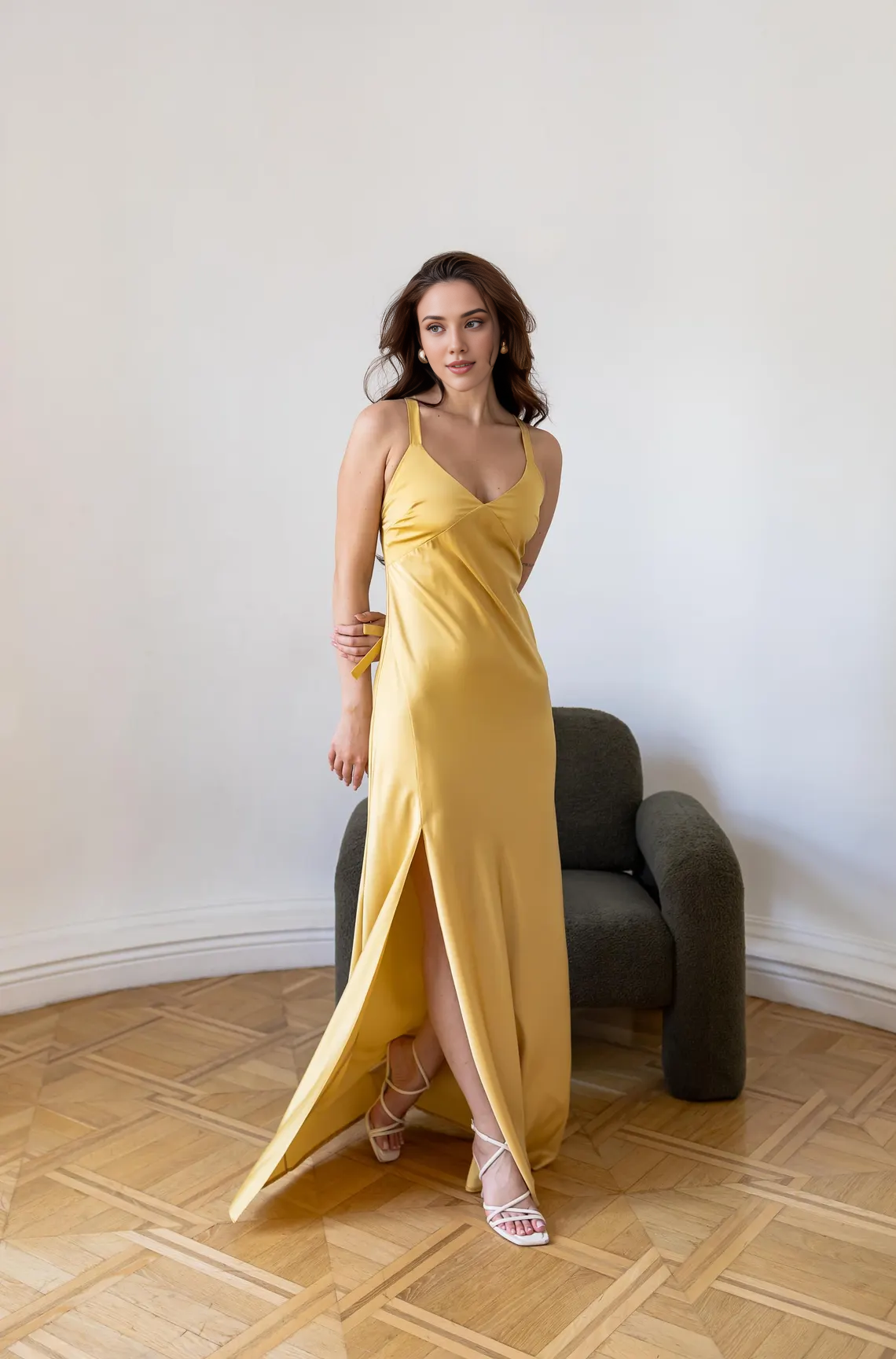 Robe de soirée sirène en satin, coupe trapèze, dos nu, épaules dénudées, bretelles spaghetti, sans manches, avec fente 