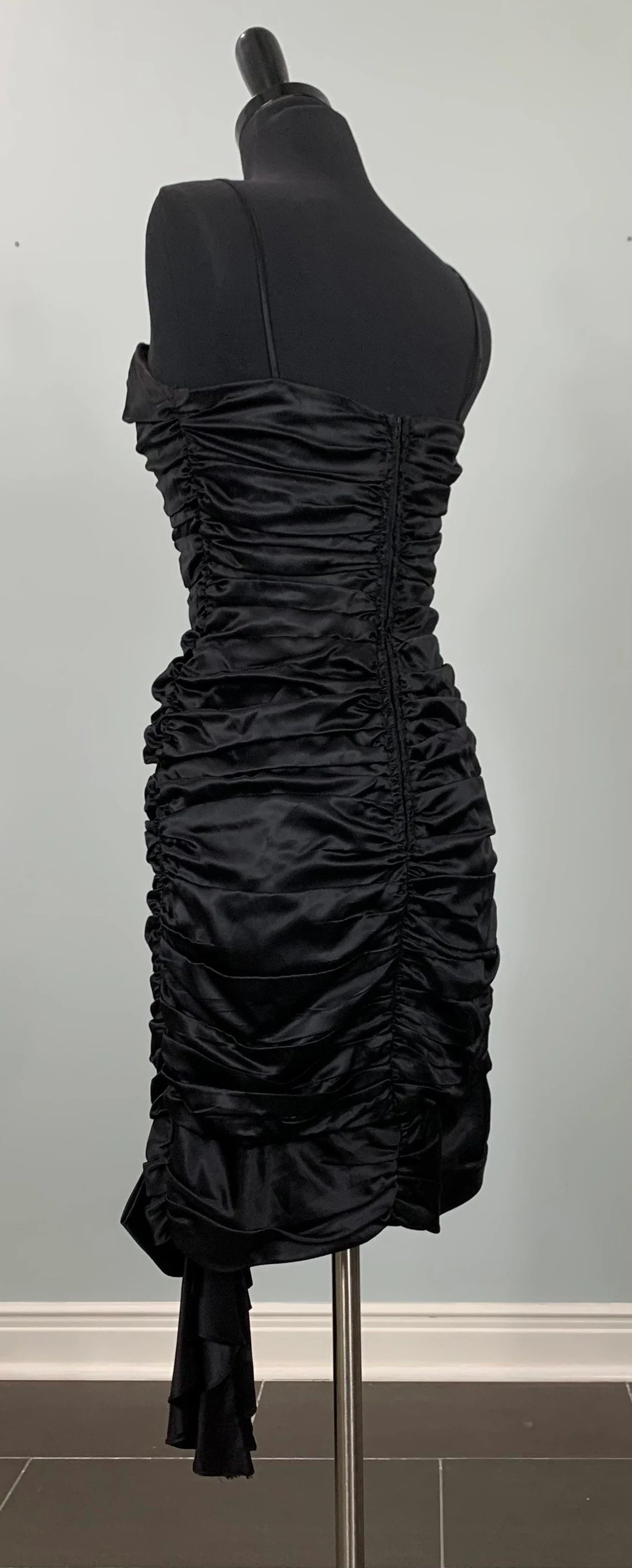 Robe de bal noire à paillettes et bretelles spaghetti, ajustée et froncée, robe de cocktail formelle sans manches en dentelle noire 