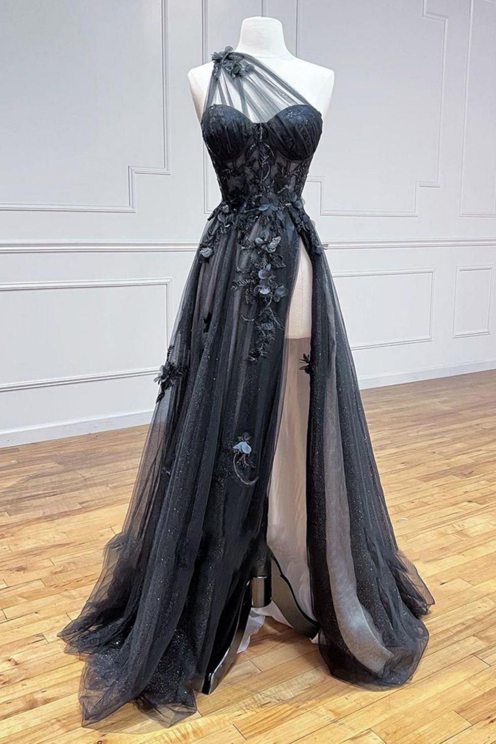 Weitese Sexy Black A-Line One Shoulder Long Prom Dress With Appliques