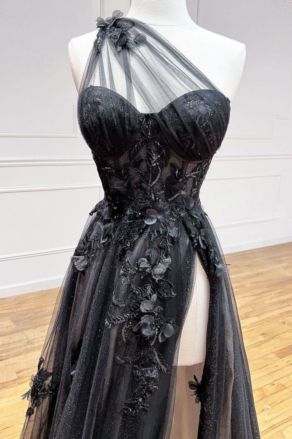 Weitese Sexy Black A-Line One Shoulder Long Prom Dress With Appliques