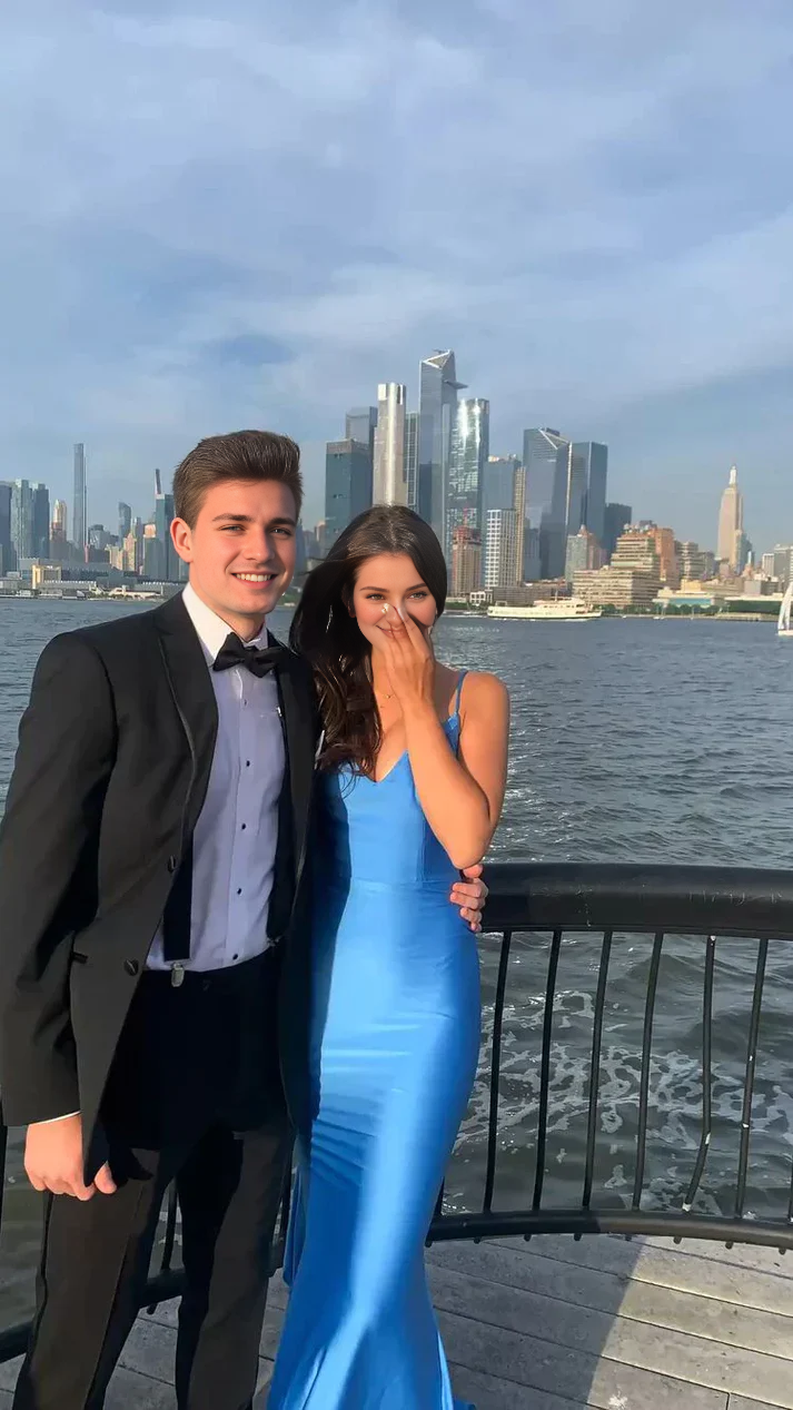 Vestido de fiesta azul sexy de sirena con tirantes finos, escote en la espalda y largo hasta el suelo