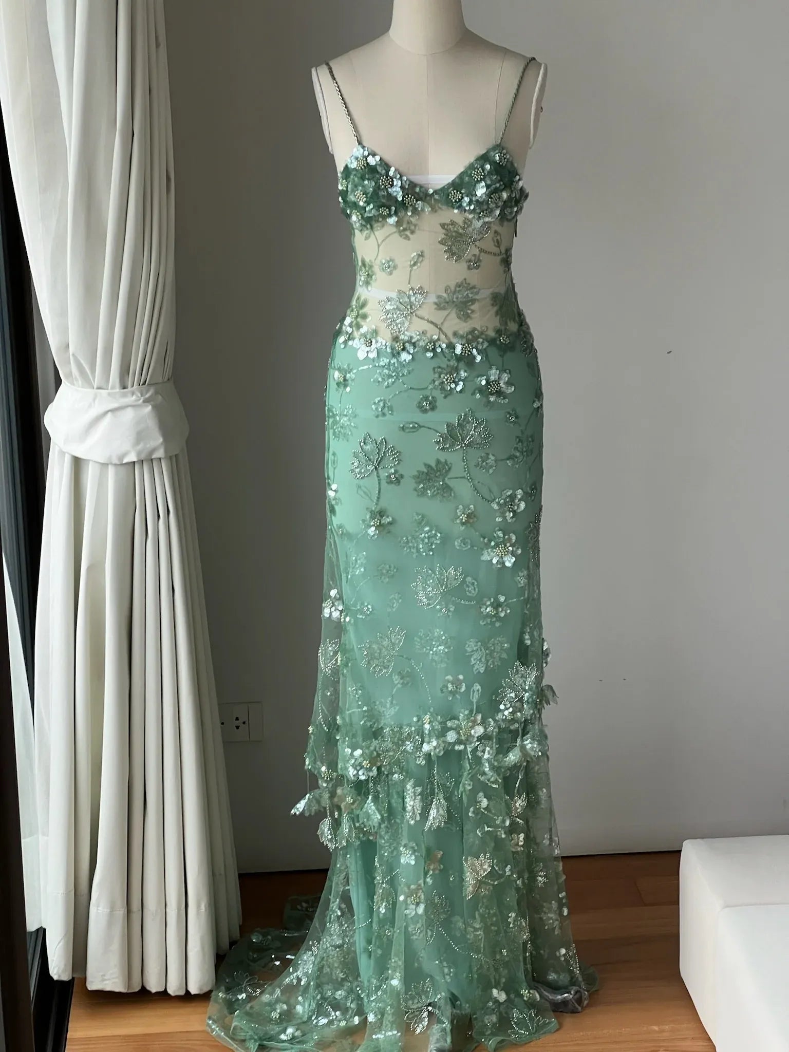 Sexy Spaghetti Straps Sleeveless Mermaid Ruffles Sequins Floor-Length Prom Gown