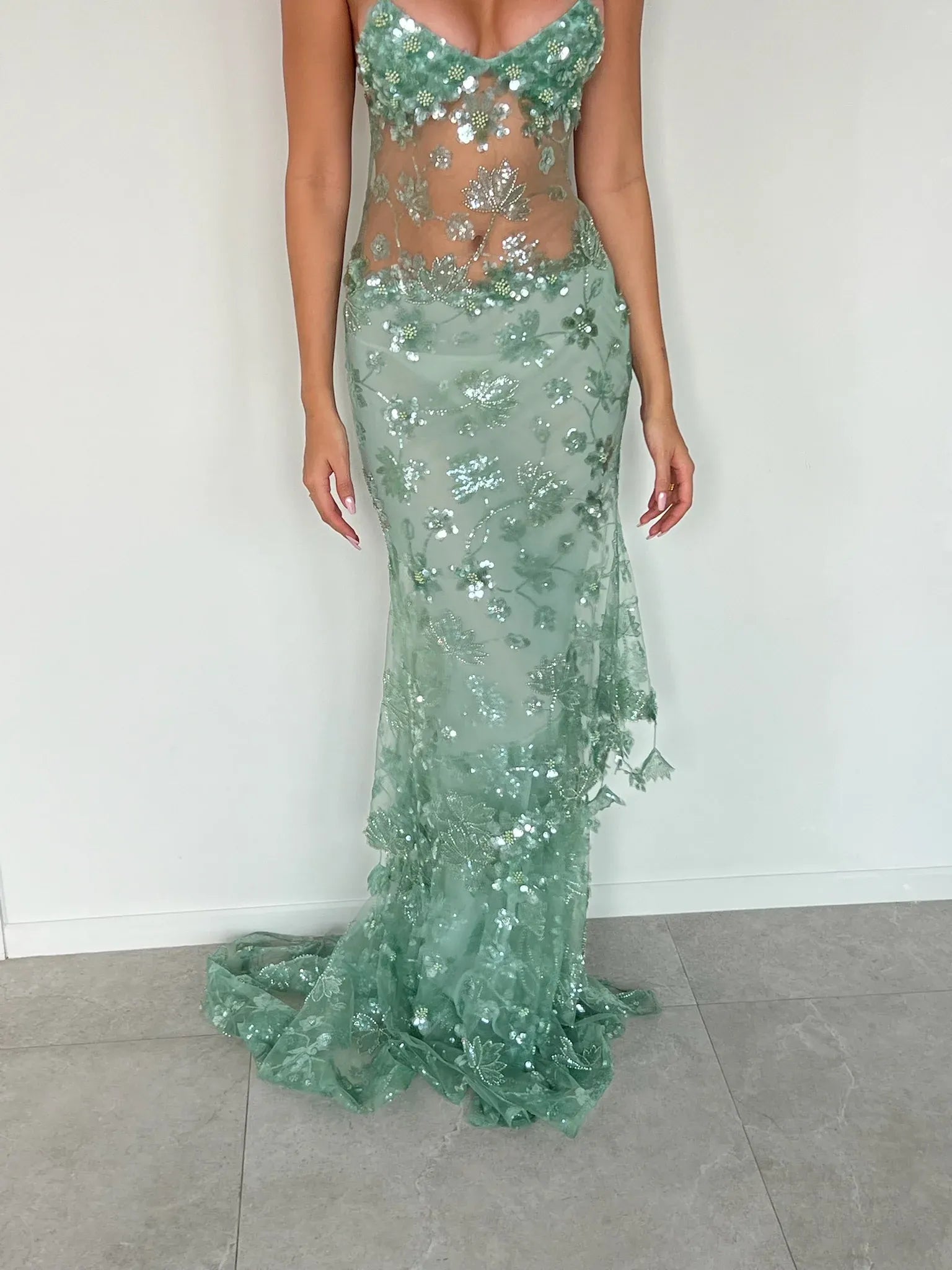 Sexy Spaghetti Straps Sleeveless Mermaid Ruffles Sequins Floor-Length Prom Gown