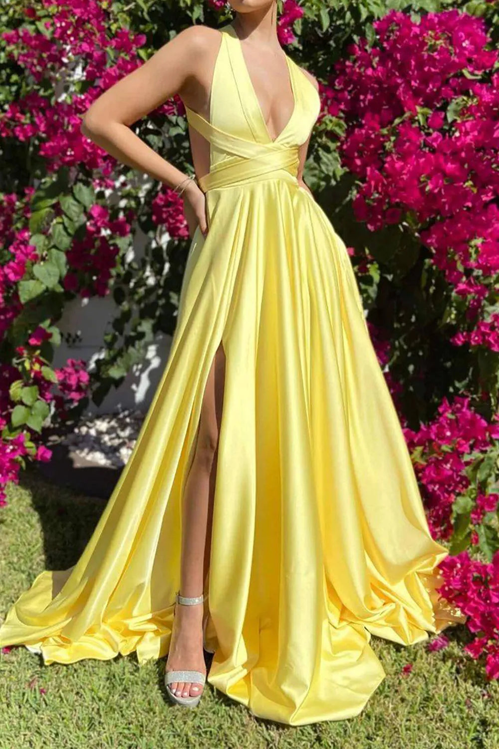 Robe de bal jaune sexy et élégante, coupe trapèze, décolleté en V profond, fente et dos croisé