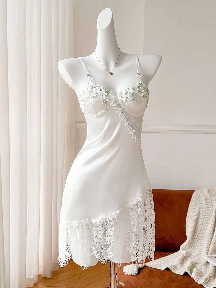 Sexy Sheath Sweetheart Lace Trim Floral Applique White Mini Homecoming Dress