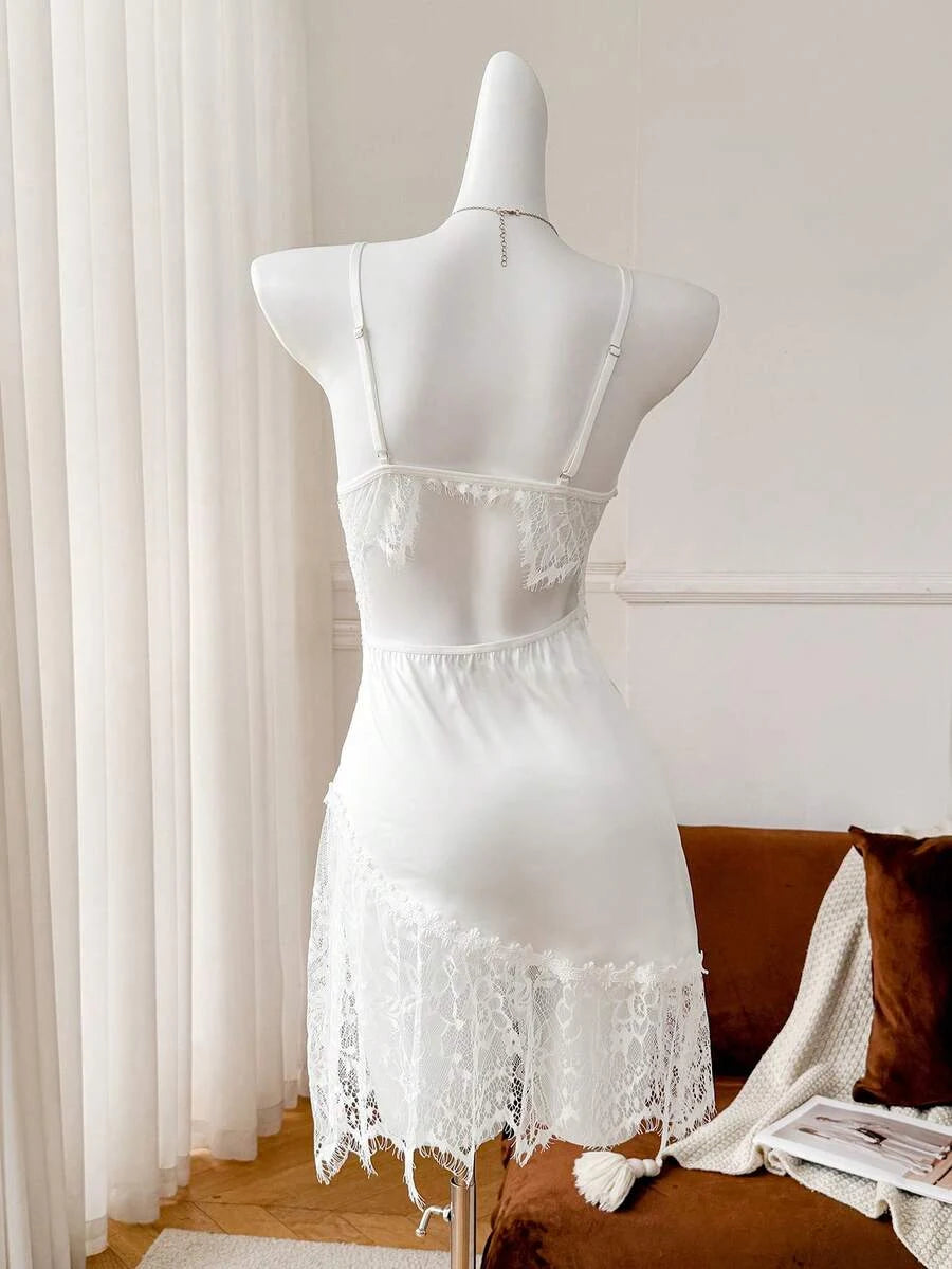 Sexy Sheath Sweetheart Lace Trim Floral Applique White Mini Homecoming Dress