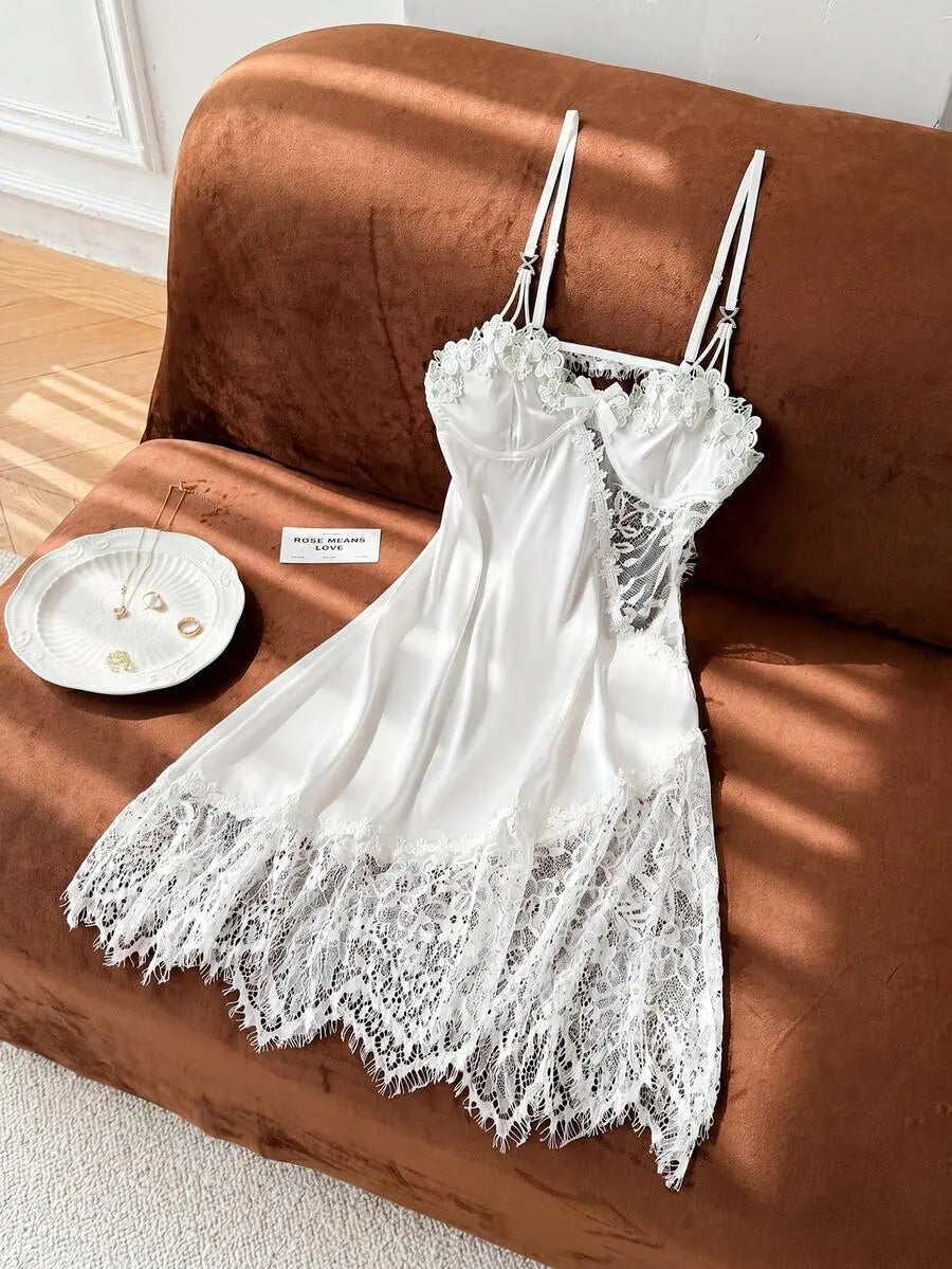 Sexy Sheath Sweetheart Lace Trim Floral Applique White Mini Homecoming Dress
