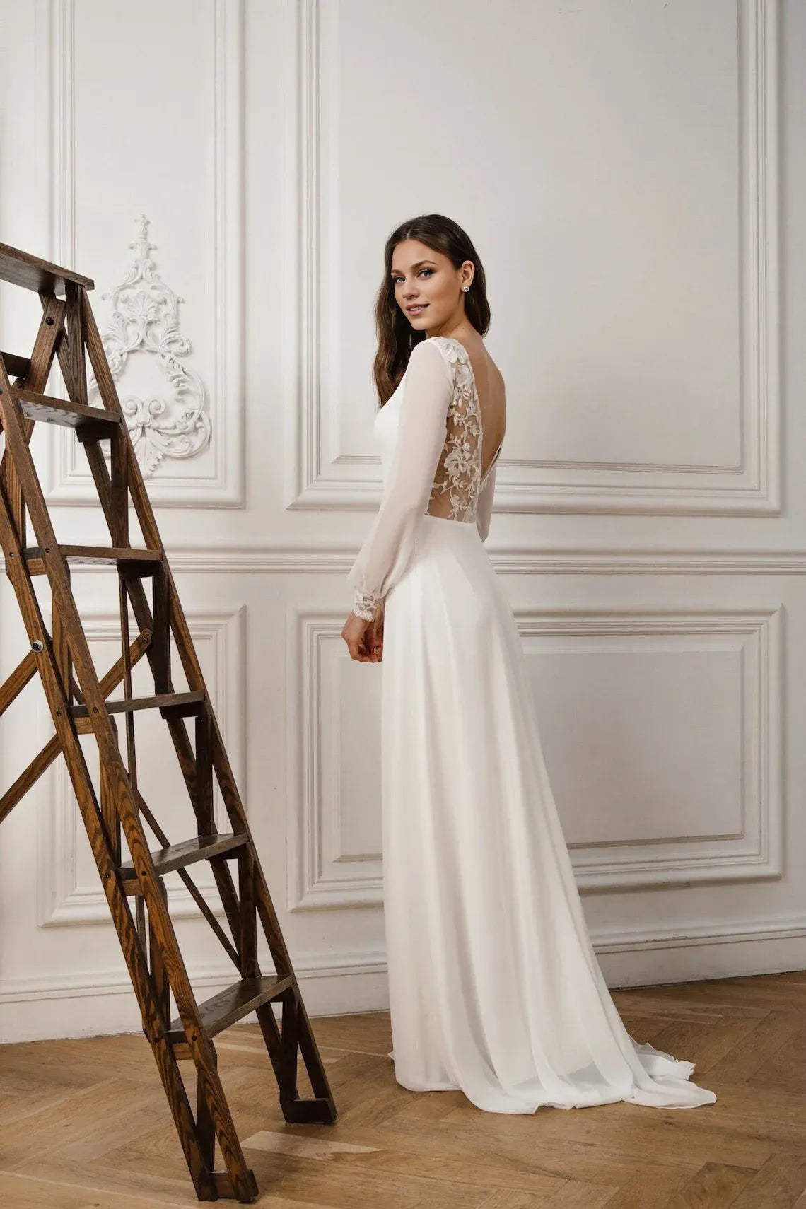 Simple A-line Wedding Dress Long Sleeves Backless Bride Dress
