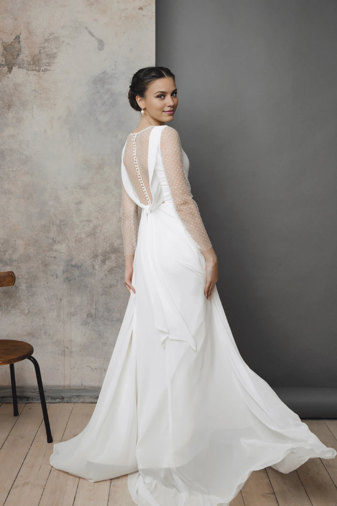 Simple Elegant Bride Dres Round Neck Lace Long Sleeves A-line Floor Length Wedding Dress
