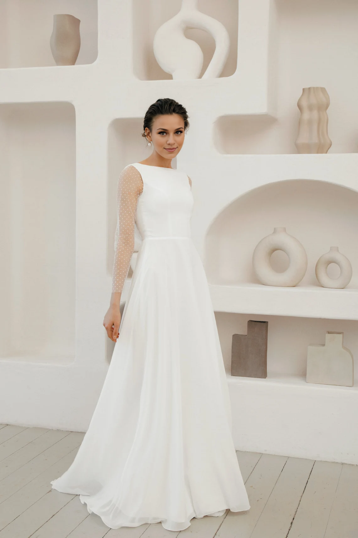 Simple Elegant Bride Dres Round Neck Lace Long Sleeves A-line Floor Length Wedding Dress