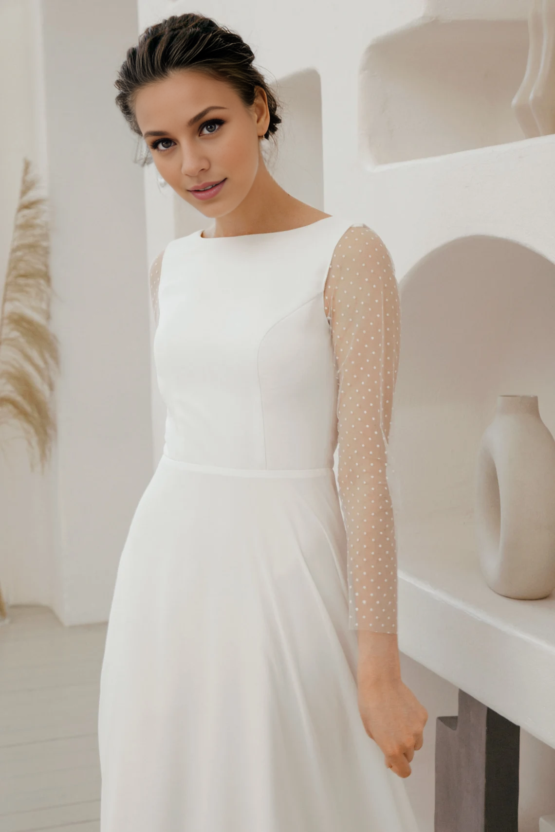 Simple Elegant Bride Dres Round Neck Lace Long Sleeves A-line Floor Length Wedding Dress