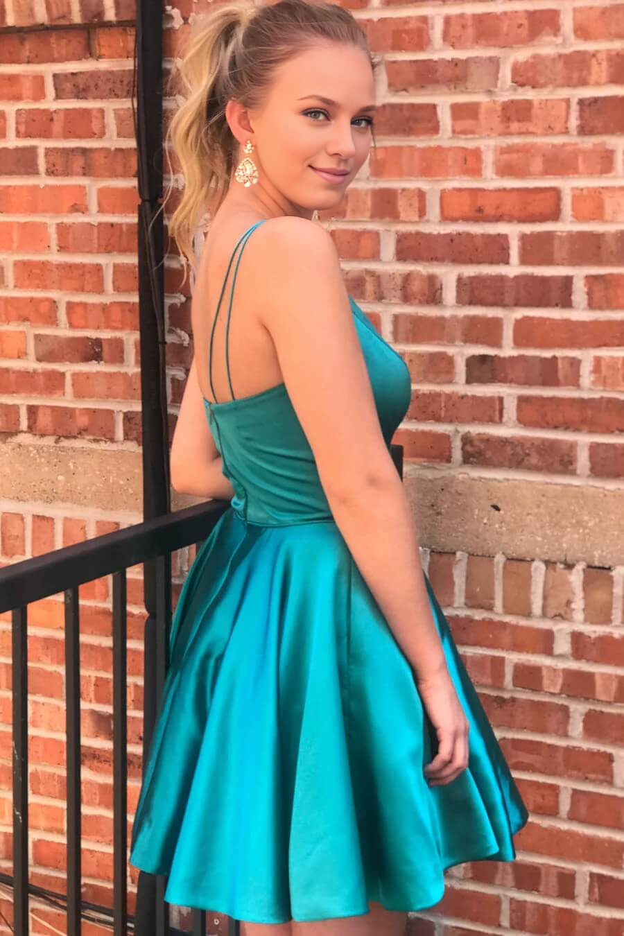 Robe de soirée simple dos nu à doubles bretelles spaghetti en satin