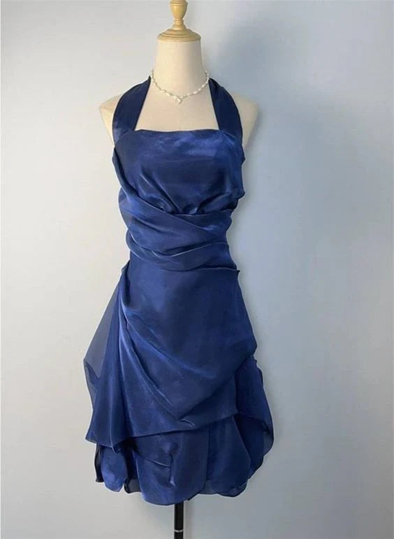 Vestido de fiesta azul plisado corto con cuello halter y sin mangas para regreso a casa 