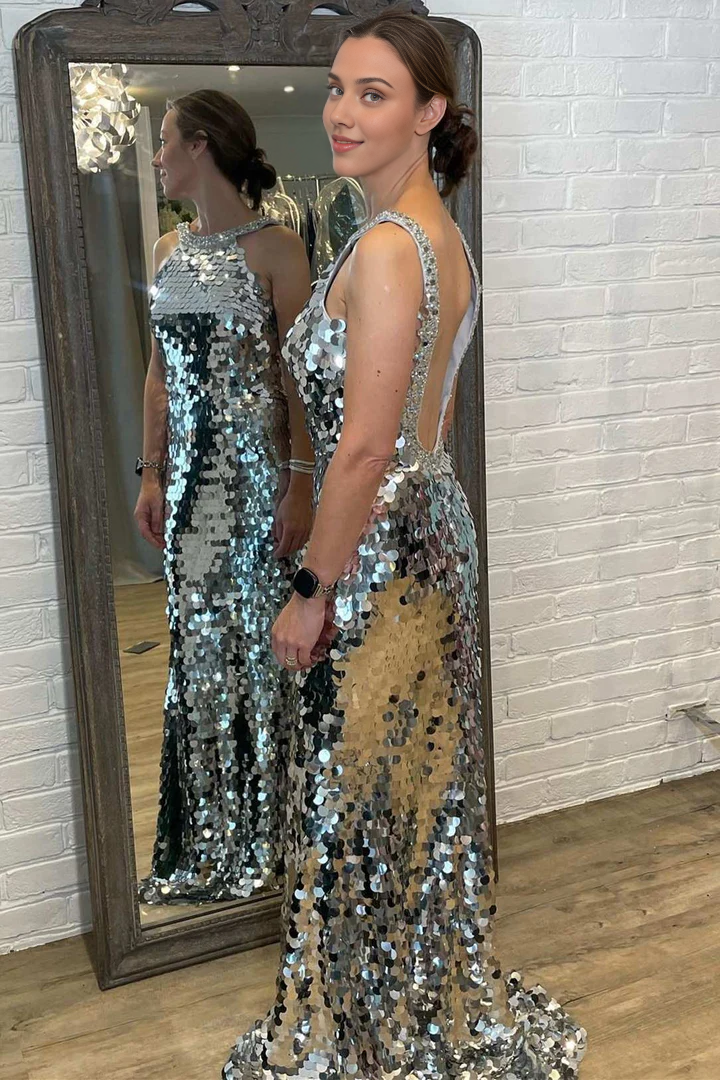 Vestido de fiesta largo estilo sirena, sin mangas, con lentejuelas plateadas, cuello halter y espalda descubierta 
