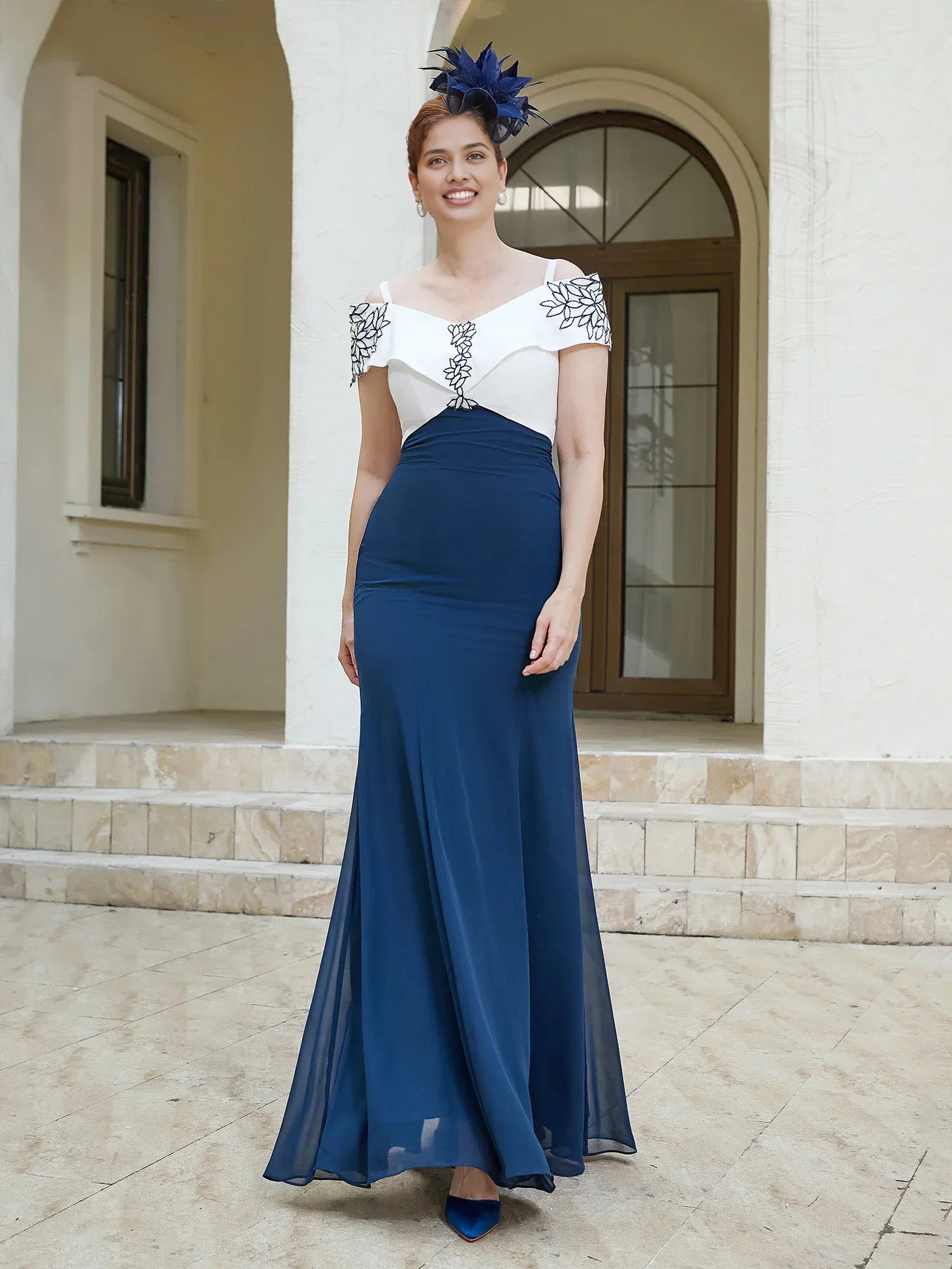 Robe de mère de la mariée bicolore à bretelles spaghetti et longueur au sol avec appliques