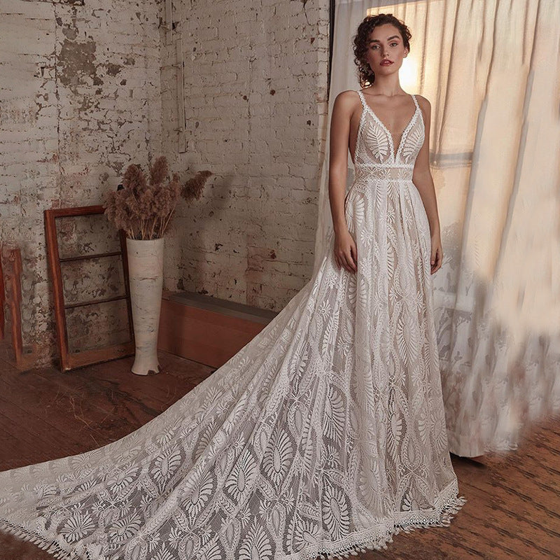 Robe de mariée bohème en dentelle à bretelles spaghetti et traîne magnifique avec manches amovibles
