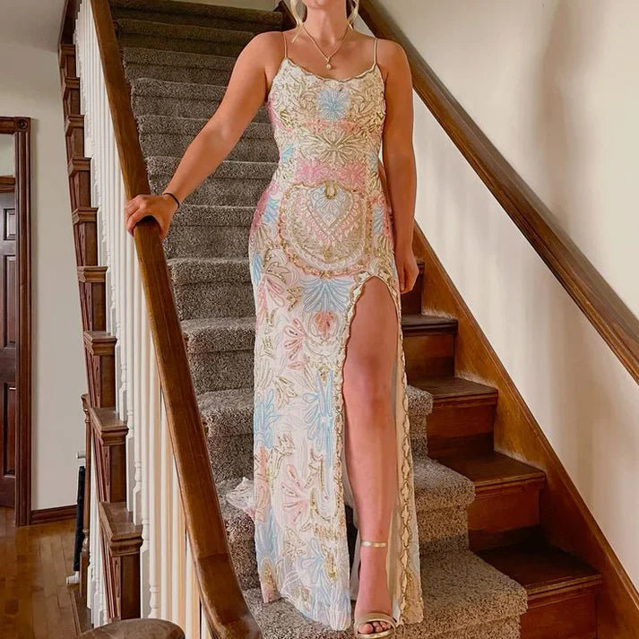 Vestidos de fiesta modestos con tirantes finos, aberturas con lentejuelas y cordones en la espalda 