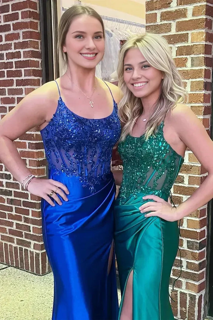 Vestidos de fiesta largos de sirena con escote redondo, apliques azul real y tirantes finos 