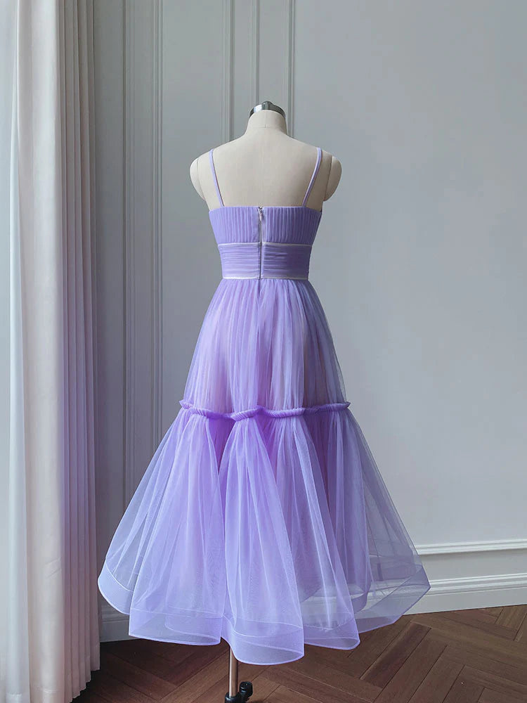 Robe de bal courte en tulle à bretelles spaghetti et coupe trapèze 