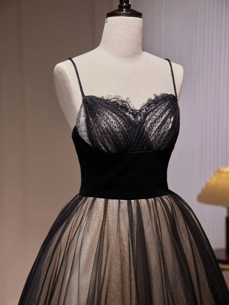 Robe de soirée longue noire en tulle et dentelle pour femme, coupe trapèze, bretelles spaghetti, disponible en magasin. 