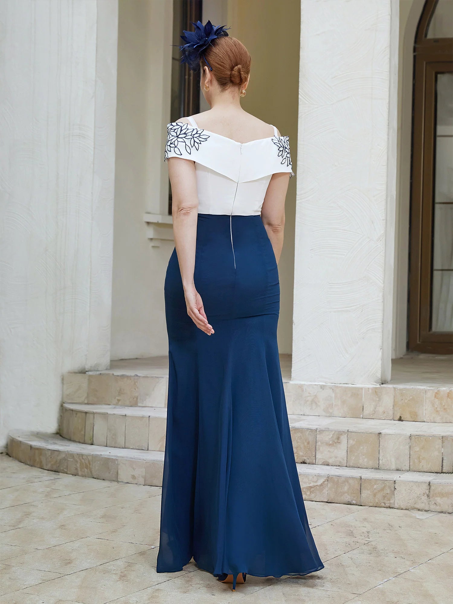 Robe de mère de la mariée bicolore à bretelles spaghetti et longueur au sol avec appliques