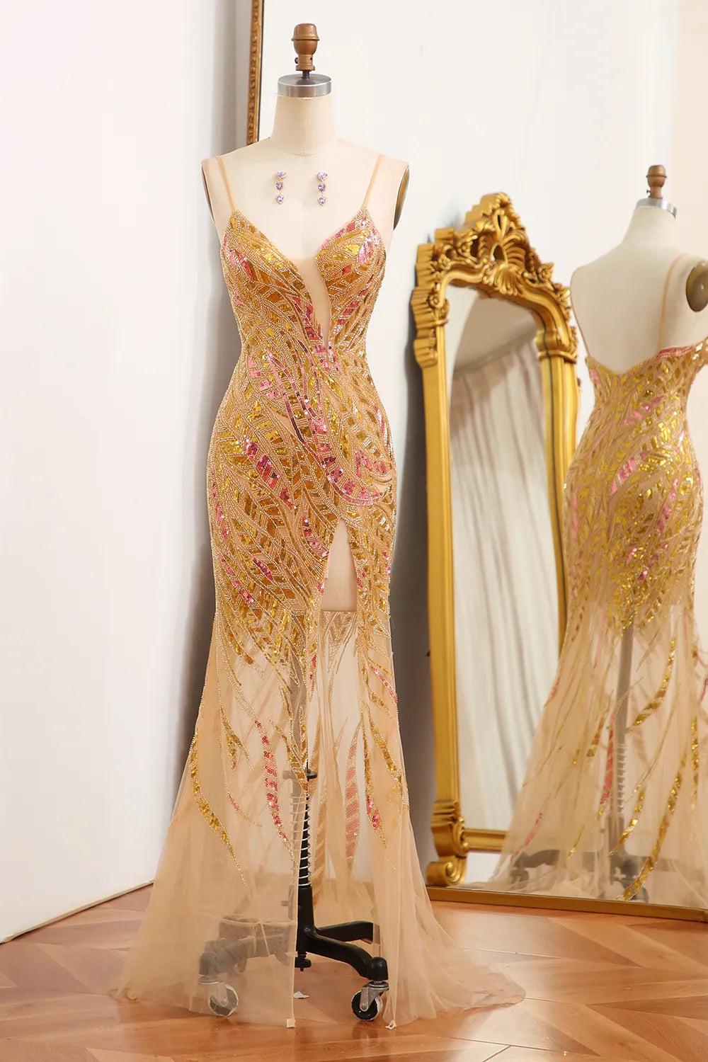 Robe de bal sirène scintillante à bretelles spaghetti et paillettes dorées, longueur au sol, dos nu, avec fente sur le devant 