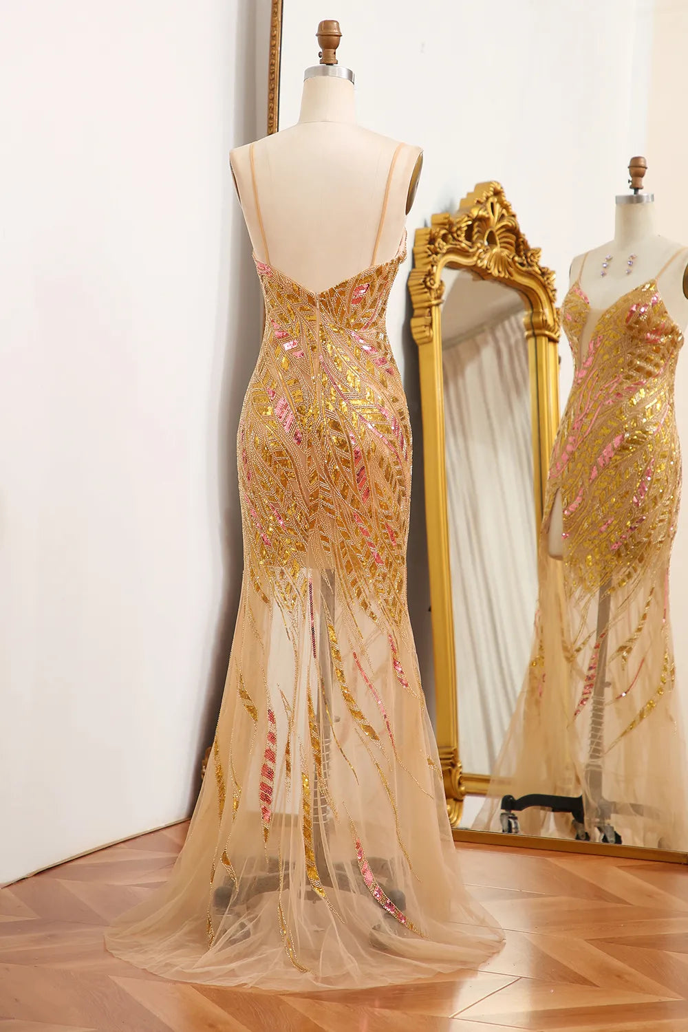 Robe de bal sirène scintillante à bretelles spaghetti et paillettes dorées, longueur au sol, dos nu, avec fente sur le devant 
