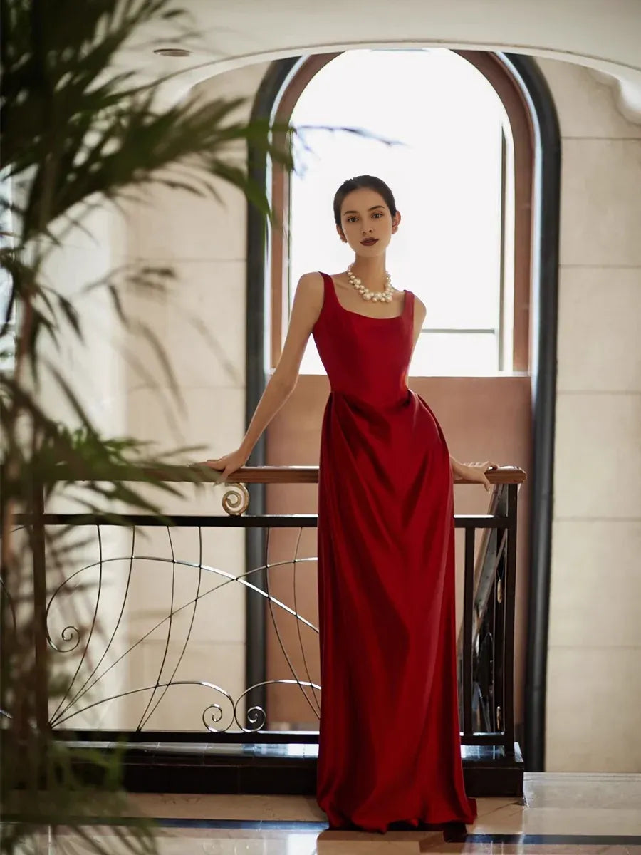 Robe de bal longue en satin rouge, col carré, sans manches, simple, bretelles trapèze 