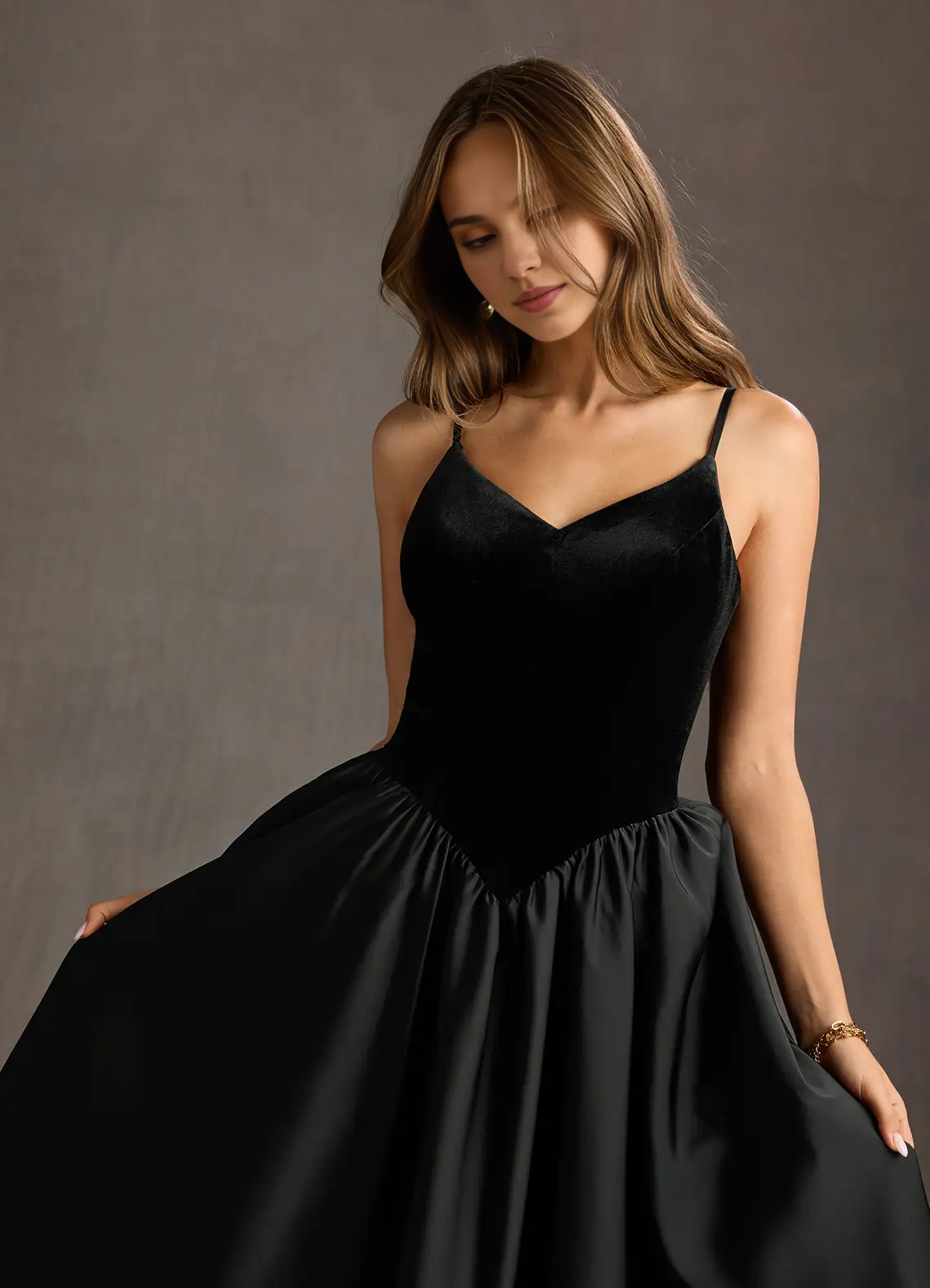 Magasins avec robes de bal noires à bretelles spaghetti sans manches, robe de bal trapèze, robes de soirée simples 