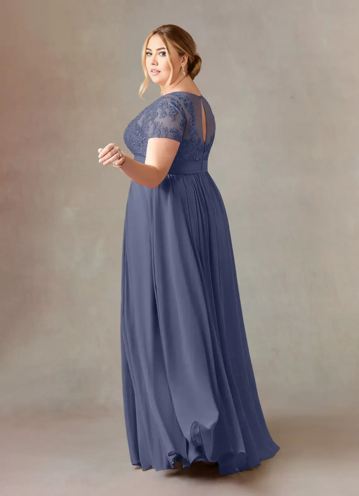 Robe Weitese Fashion Stormy A-Line en mousseline de soie et dentelle, longueur au sol, manches courtes, col rond, plissée, grande taille, pour mère de la mariée 