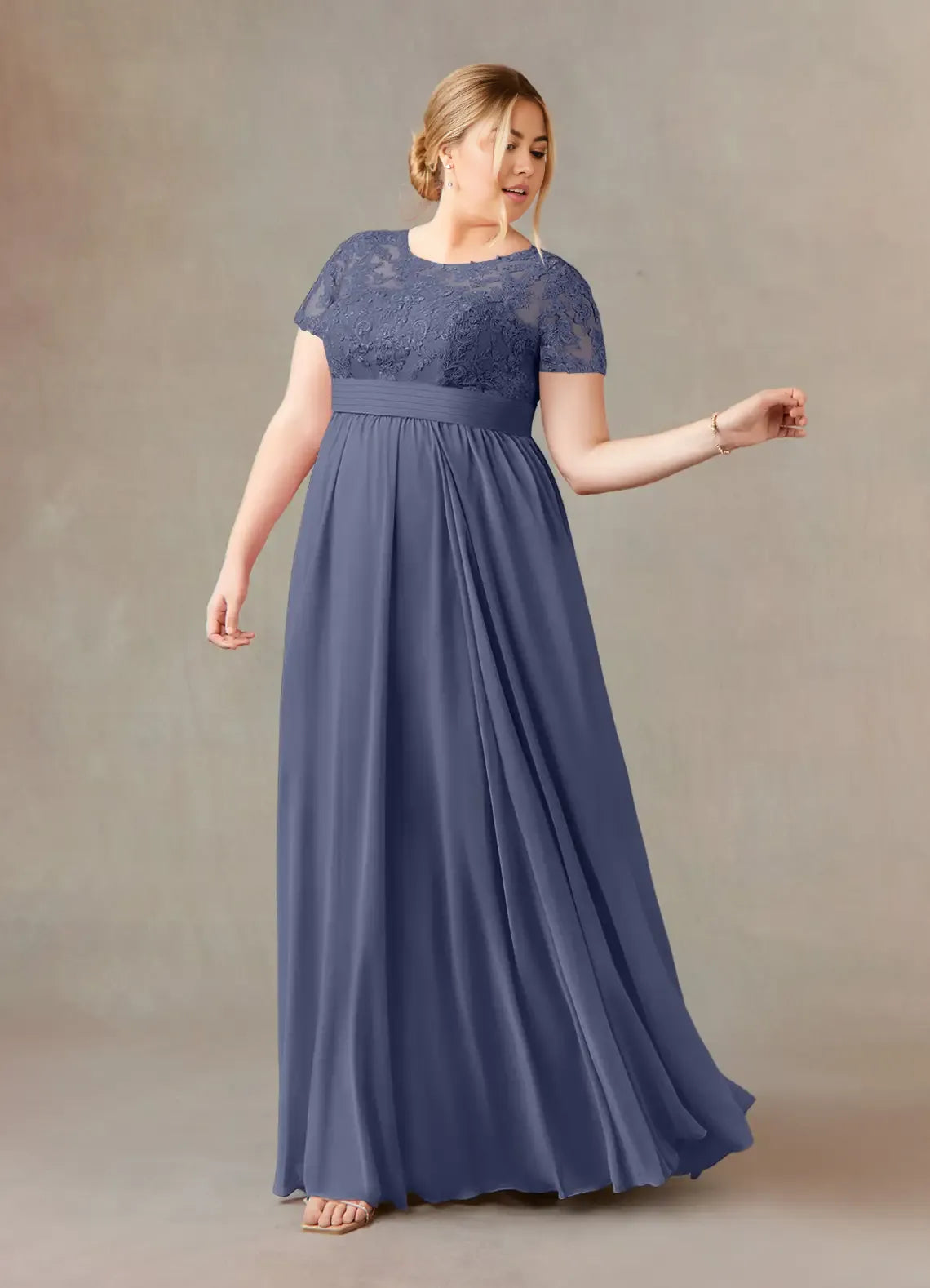 Robe Weitese Fashion Stormy A-Line en mousseline de soie et dentelle, longueur au sol, manches courtes, col rond, plissée, grande taille, pour mère de la mariée 