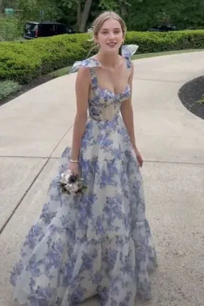 Hermoso vestido de fiesta floral largo sin tirantes en forma de A sin mangas 