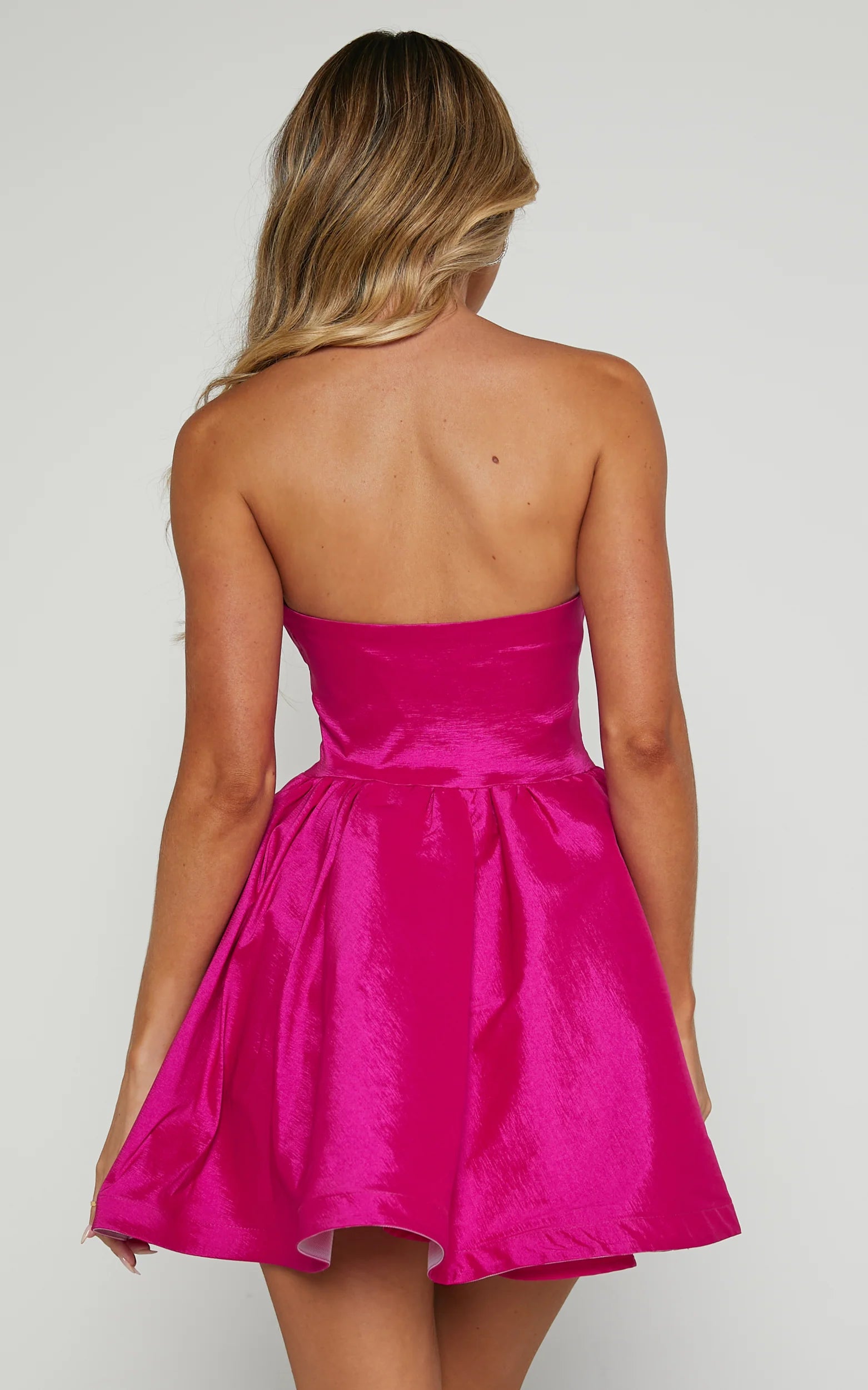 Strapless Sweetheart Fit And Flare Knee-Length Dress White A-Line Solid Color Simple Satin Backless Homecoming Dress