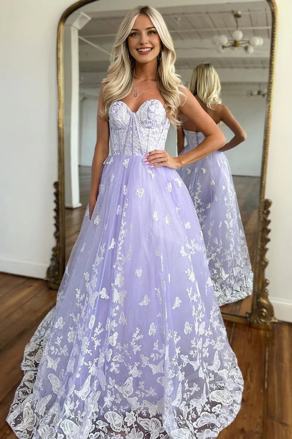 Robe de bal longue en tulle, décolleté en cœur, sans bretelles, fermeture éclair dans le dos et appliqués