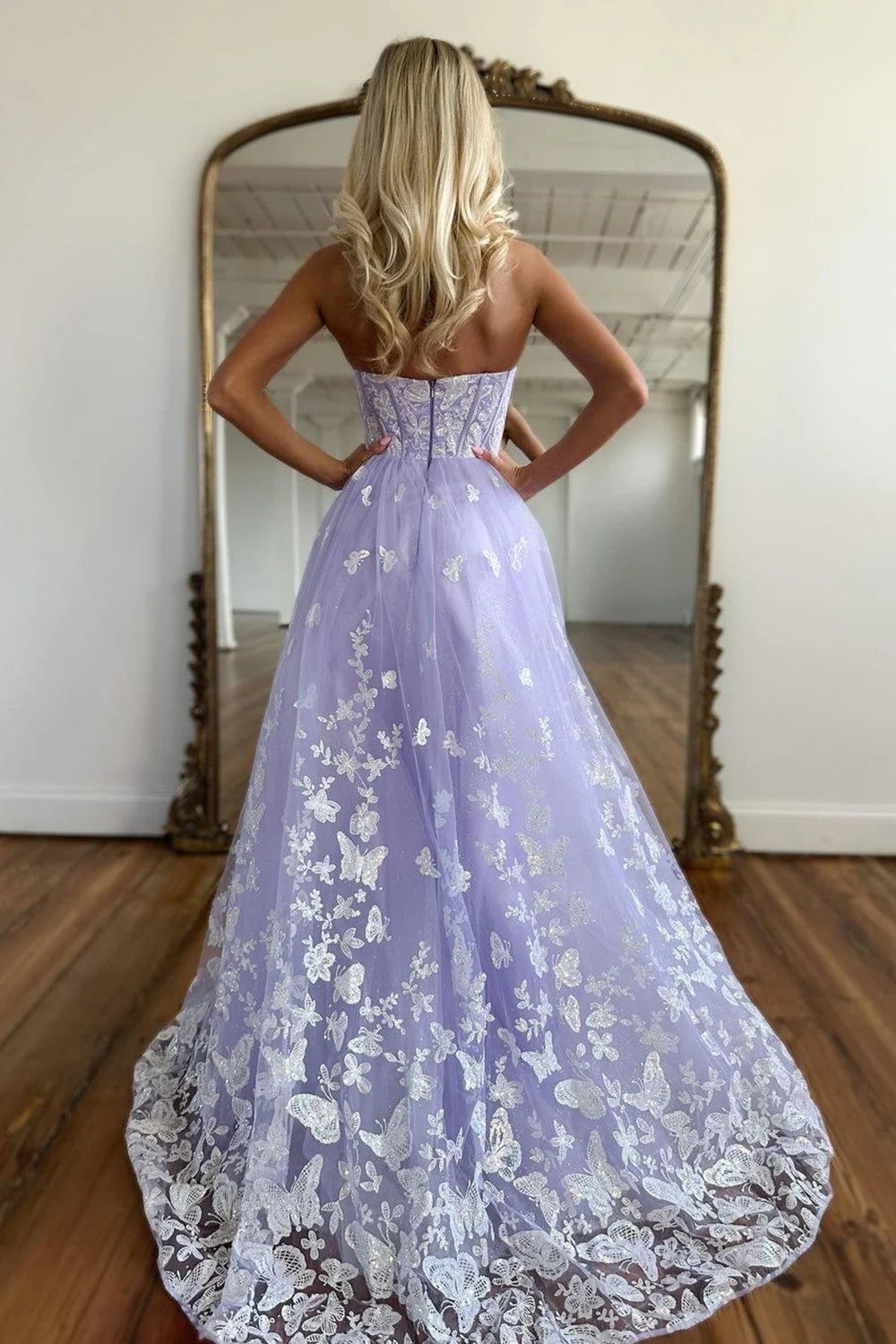 Robe de bal longue en tulle, décolleté en cœur, sans bretelles, fermeture éclair dans le dos et appliqués