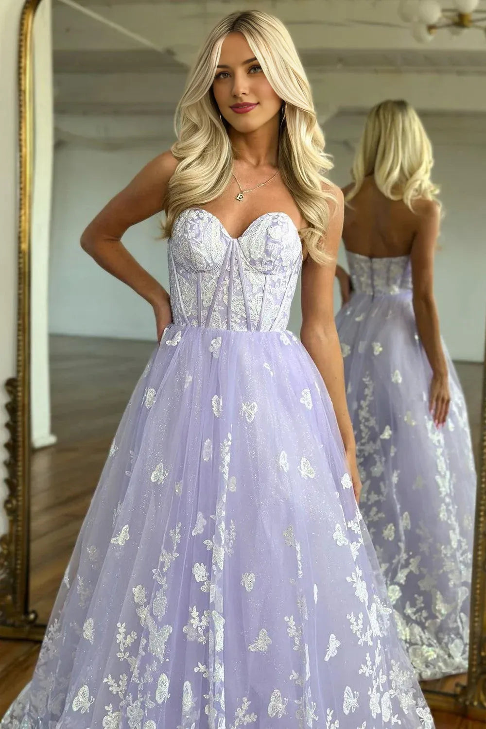 Robe de bal longue en tulle, décolleté en cœur, sans bretelles, fermeture éclair dans le dos et appliqués
