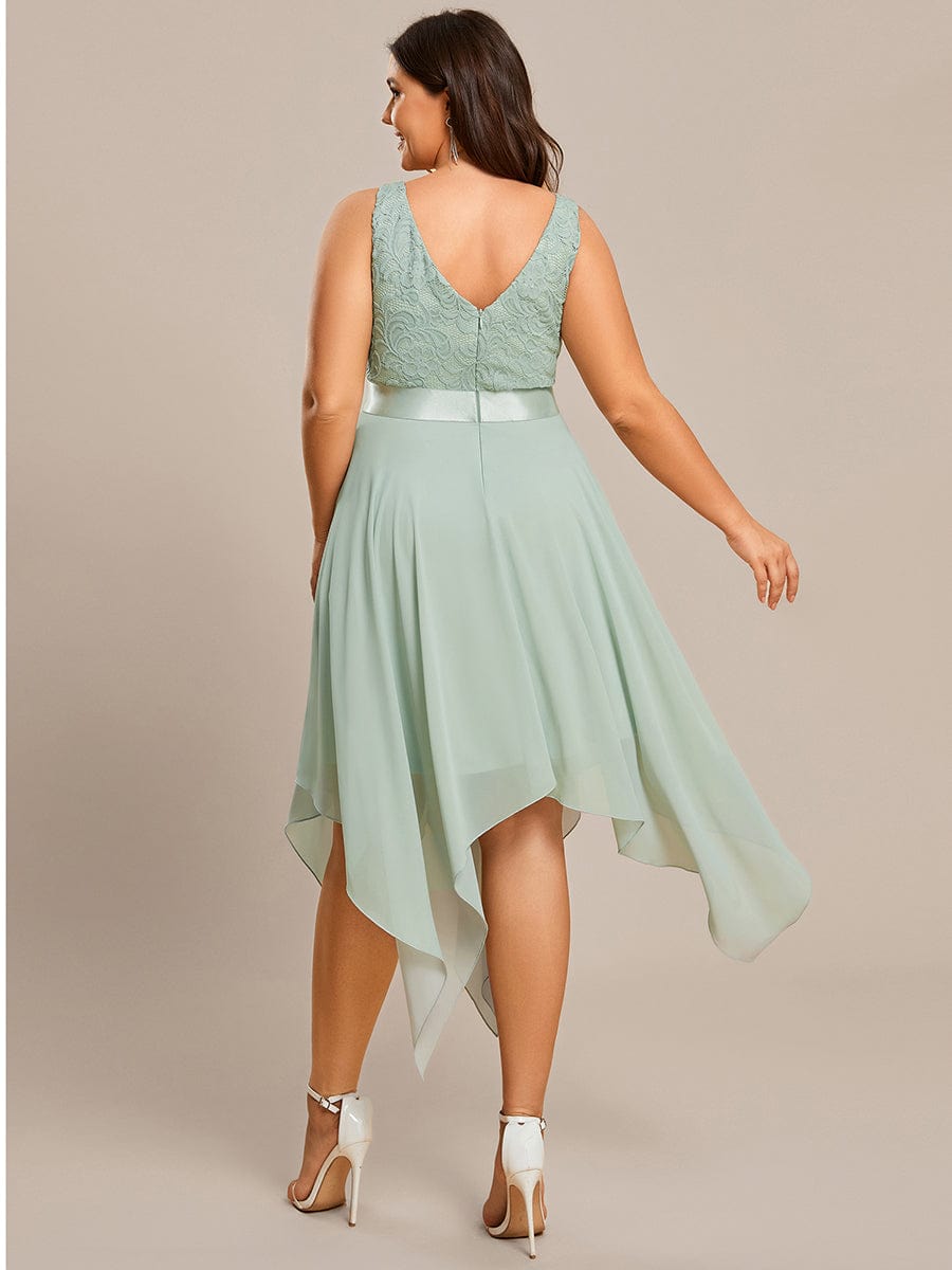 Close-up of the V-neck lace bodice on a dark green plus size prom dress.