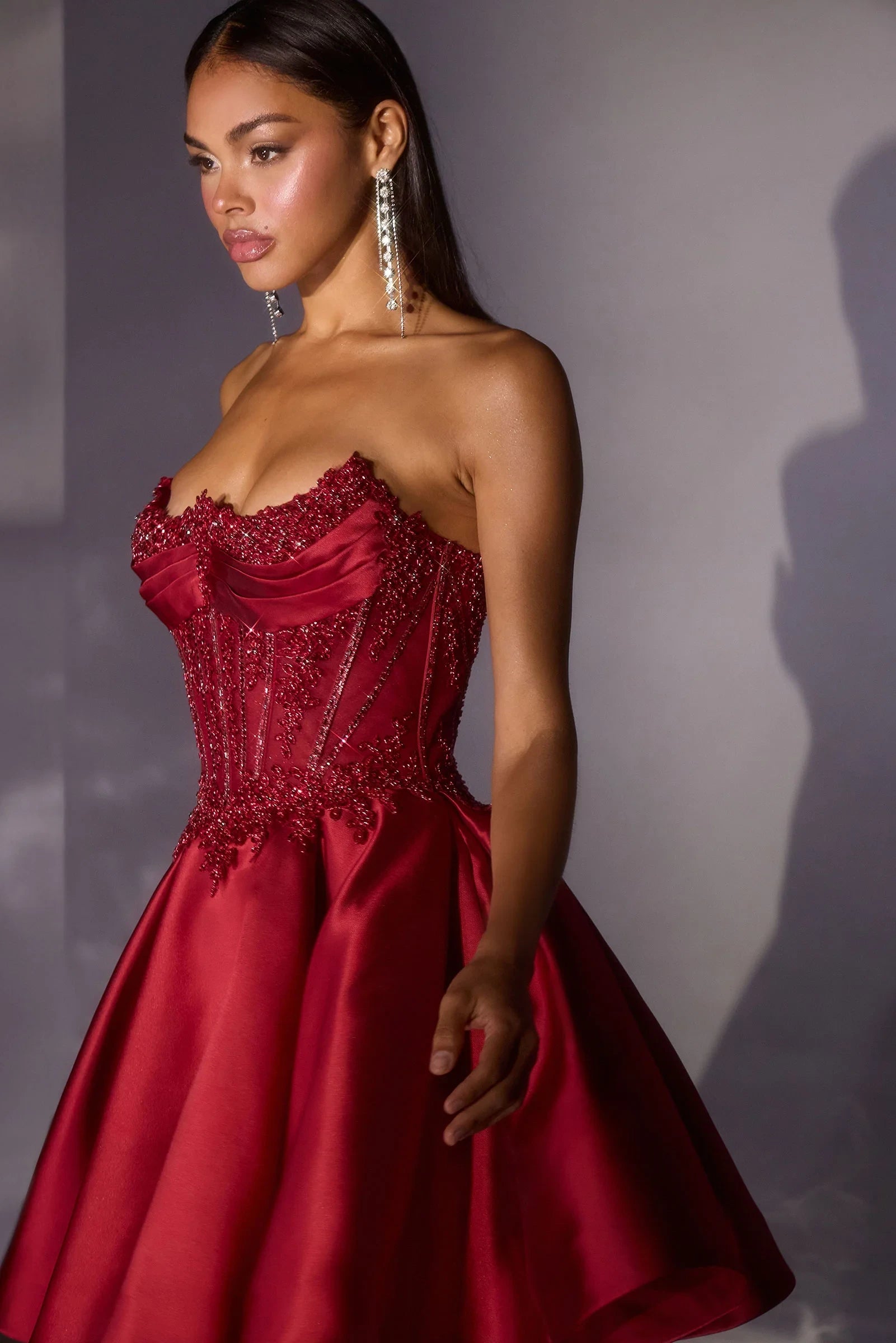 Stunning A-Line StraplessCorset Beaded Applique Burgundy Short Homecoming Dress
