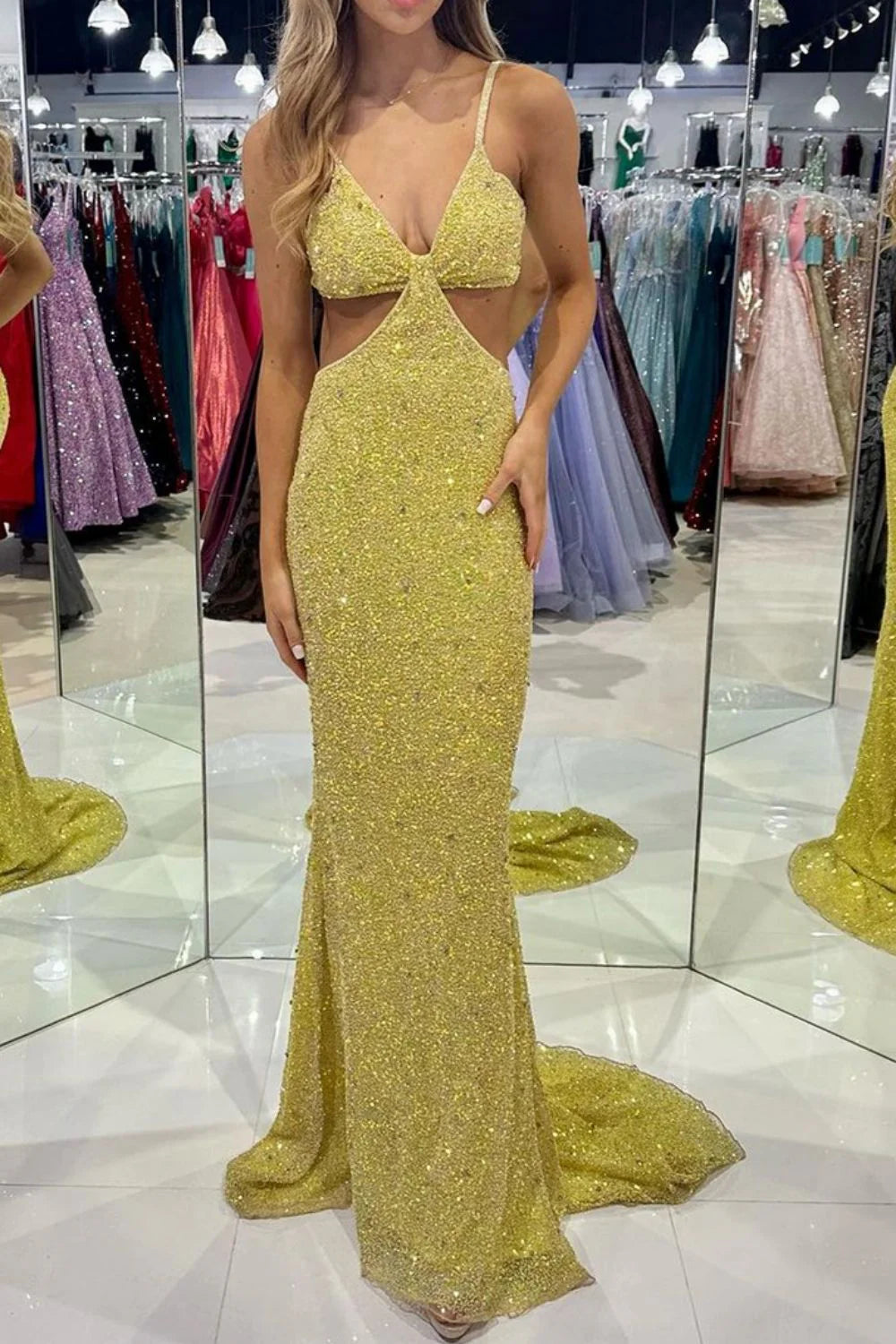 Impresionante vestido de fiesta largo de sirena con tirantes finos, lentejuelas y espalda abierta