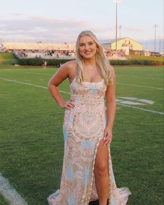 Vestidos de fiesta modestos con tirantes finos, aberturas con lentejuelas y cordones en la espalda 