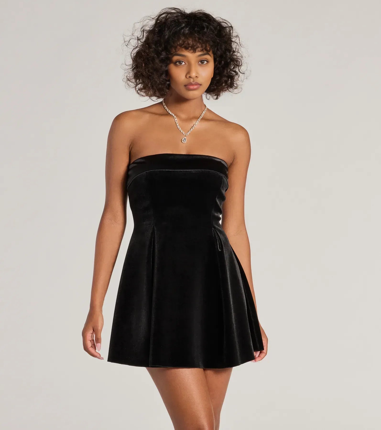 Trendy A-Line Strapless Sleeveless Velvet Short-Mini Homecoming Dress