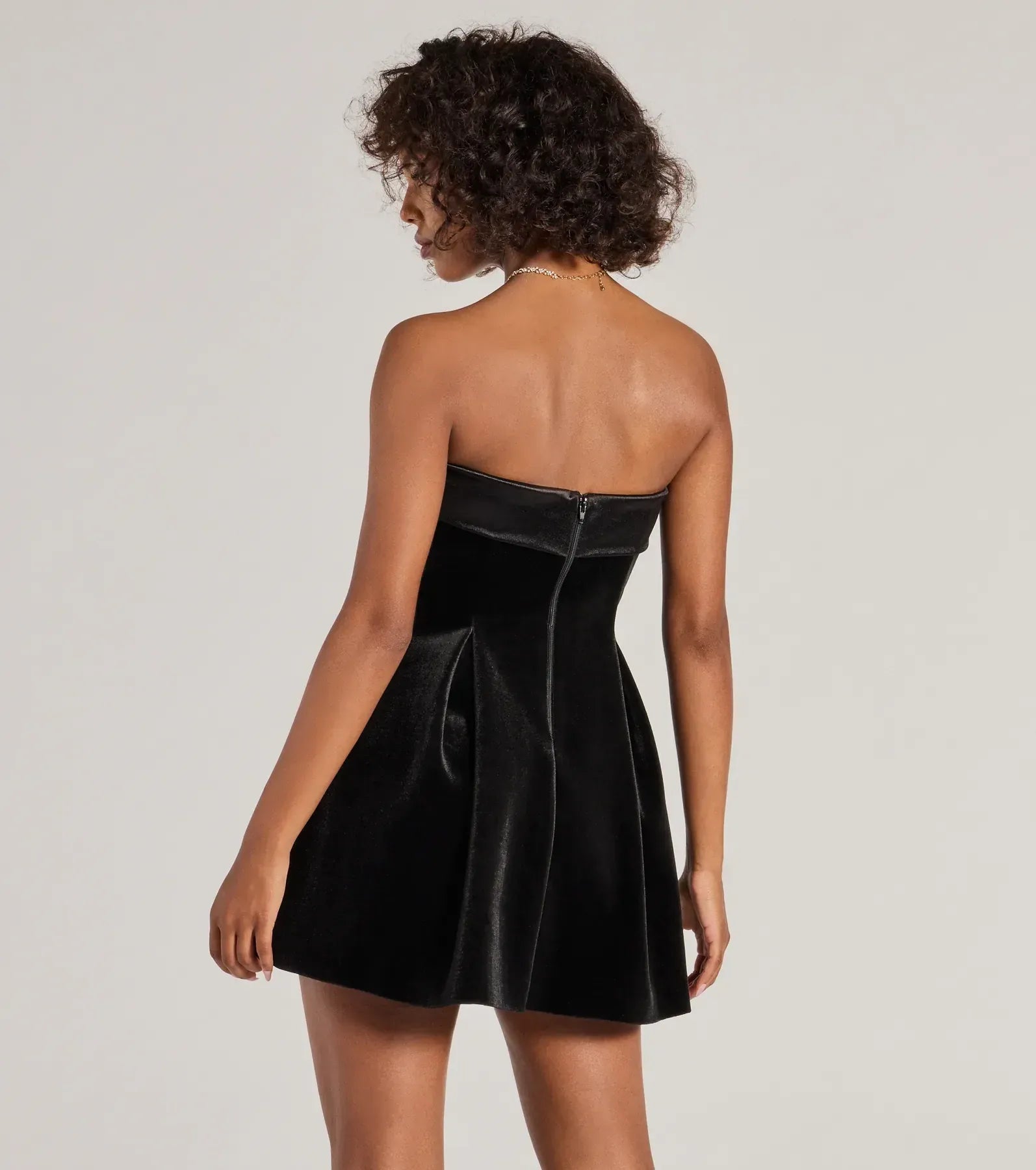 Trendy A-Line Strapless Sleeveless Velvet Short-Mini Homecoming Dress
