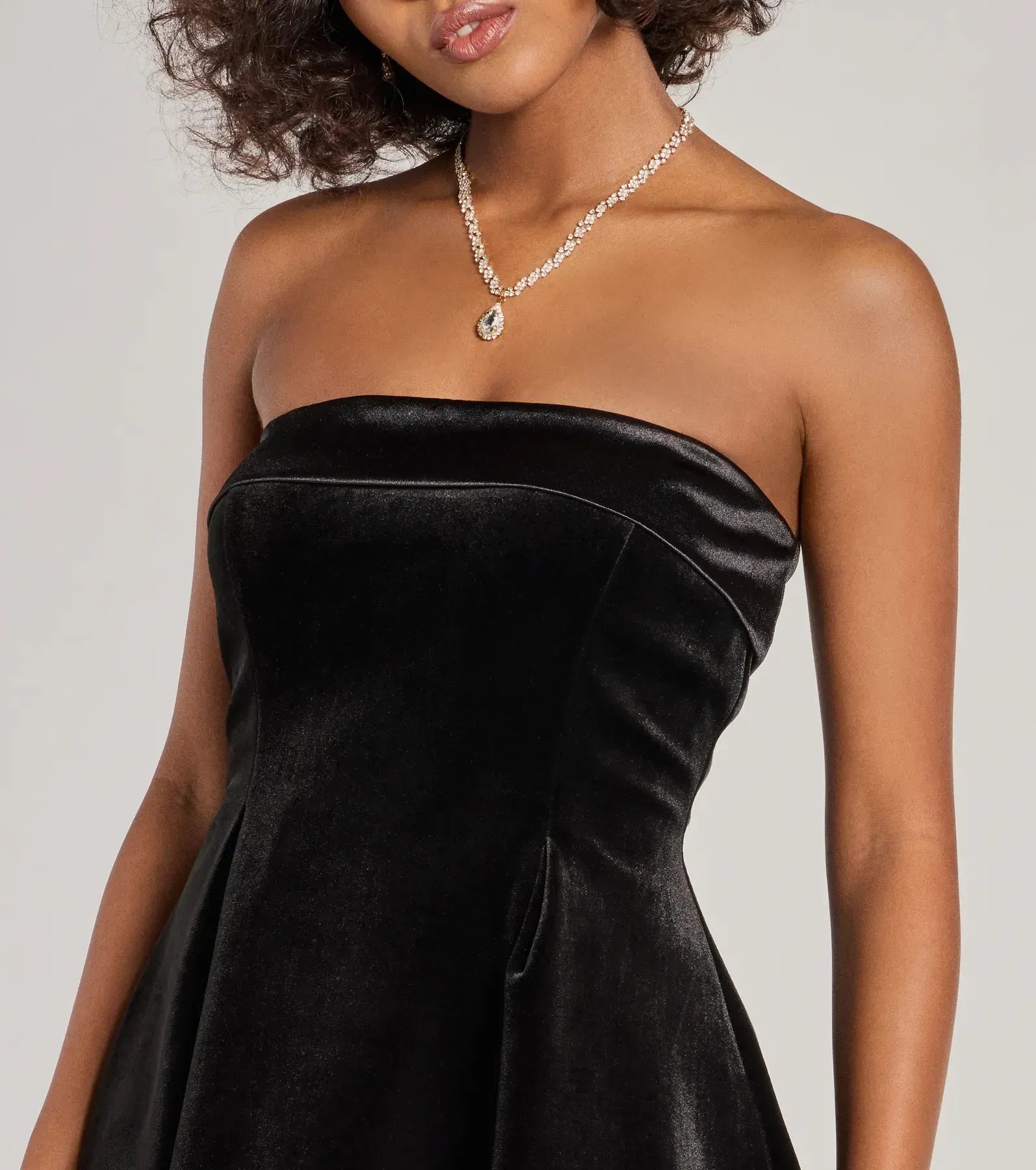 Trendy A-Line Strapless Sleeveless Velvet Short-Mini Homecoming Dress