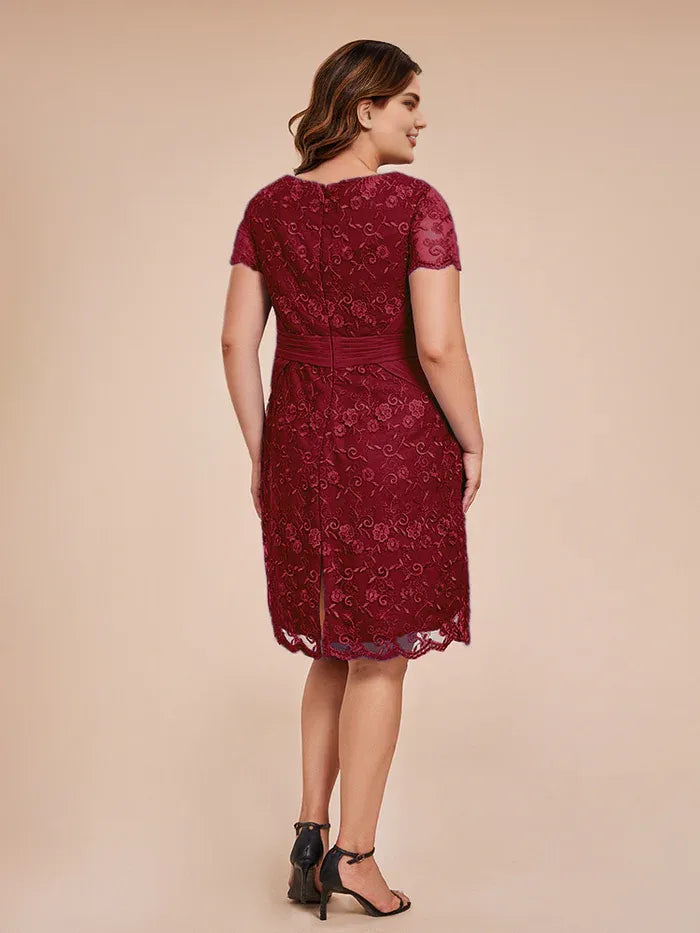 Trendy Sheath/Column Crew-Neck Short Sleeves Lace Knee Length Plus Size Mother of the Bride Dress