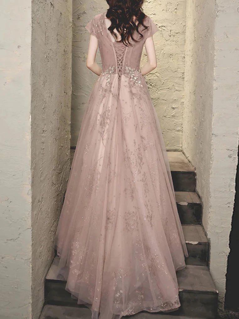 Robe de bal longue en tulle et dentelle avec appliques