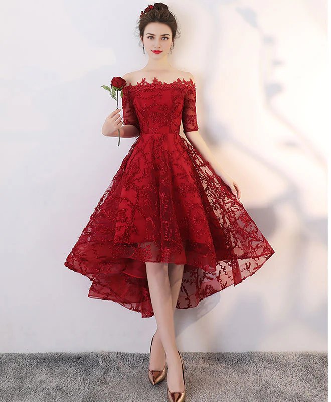 Robe de bal de fin d'année en tulle et dentelle, épaules dénudées et taille haute