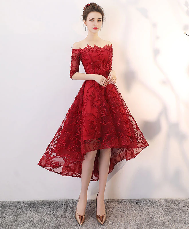 Robe de bal de fin d'année en tulle et dentelle, épaules dénudées et taille haute