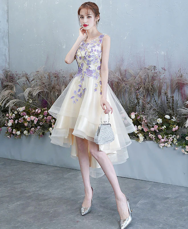 Robe de bal courte en tulle et dentelle