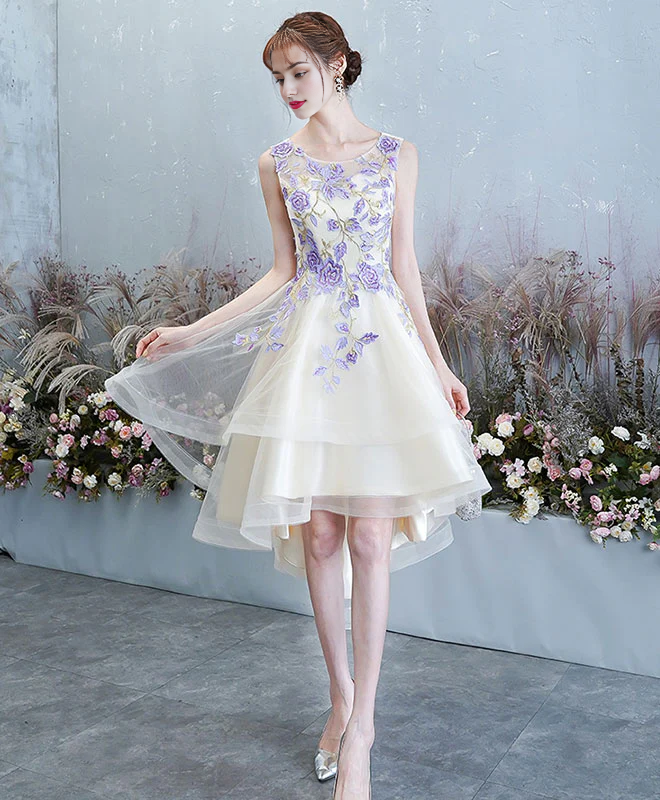 Robe de bal courte en tulle et dentelle