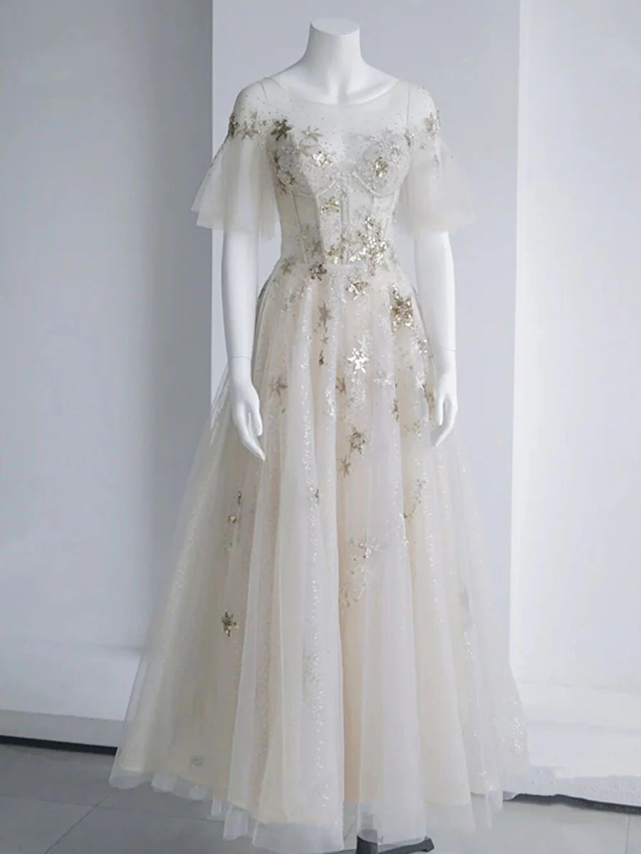 Robe de bal mi-longue en tulle à sequins et appliqués